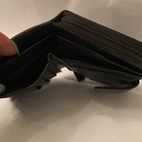 Keeping her - Picture 2 of 8